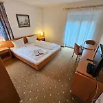 Burgwald Hotell *