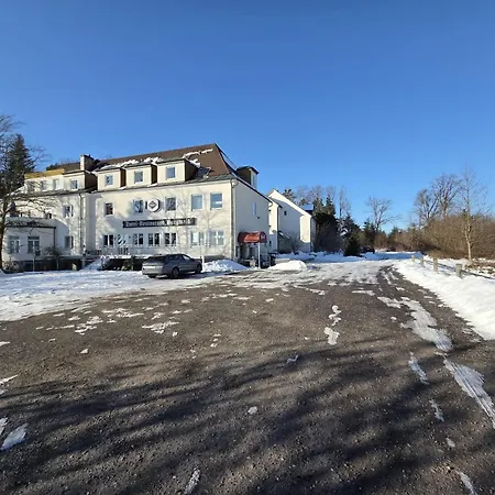 Burgwald فندق